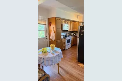 1100 NE 110th St, Miami, FL 33161 - Photo 3