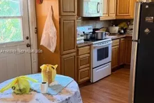 1100 NE 110th St, Miami, FL 33161 - Photo 3