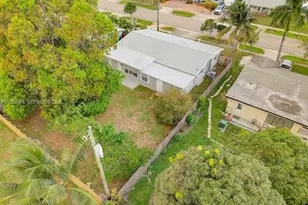 770 NW 38th St, Oakland Park, FL 33309 - Photo 25