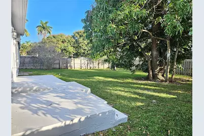 770 NW 38th St, Oakland Park, FL 33309 - Photo 5