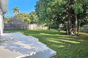 770 NW 38th St, Oakland Park, FL 33309 - Photo 5