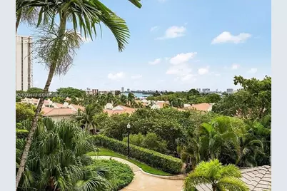 1000 Quayside Ter #806, Miami, FL 33138 - Photo 15