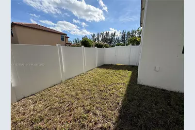 3501 W 92nd Pl, Hialeah, FL 33018 - Photo 23