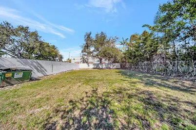 1471 SW 1st St, Miami, FL 33135 - Photo 5