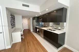 31 SE 6th St, Miami, FL 33131 - Photo 3