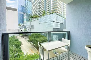 31 SE 6th St, Miami, FL 33131 - Photo 3