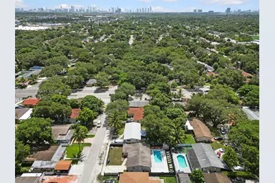 560 NE 161st St #0, Miami, FL 33162 - Photo 3