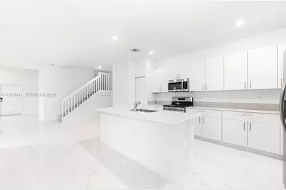 2209 SE 30th St, Homestead, FL 33035 - Photo 5