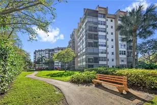 1400 St Charles Pl, Pembroke Pines, FL 33026 - Photo 23