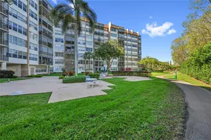 1400 St Charles Pl, Pembroke Pines, FL 33026 - Photo 33