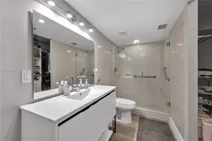 1400 St Charles Pl, Pembroke Pines, FL 33026 - Photo 15