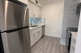 365 SW 86th Ave, Pembroke Pines, FL 33025 - Photo 5