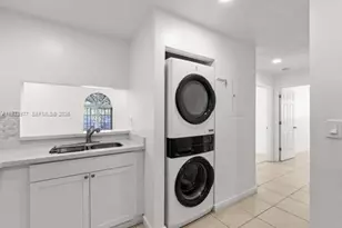 8851 NW 119th St, Hialeah Gardens, FL 33018 - Photo 15