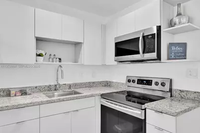 208 SE 4th St #1-2, Hallandale Beach, FL 33009 - Photo 11