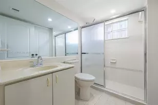 2425 W 76th St, Hialeah, FL 33016 - Photo 15