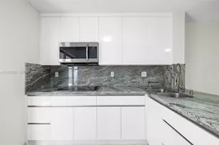 2425 W 76th St, Hialeah, FL 33016 - Photo 11