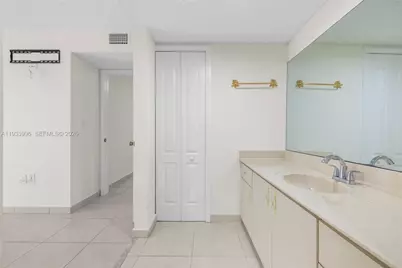 2425 W 76th St #102, Hialeah, FL 33016 - Photo 25