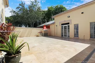 8290 Lake Dr, Doral, FL 33166 - Photo 13