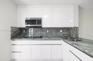 2425 W 76th St, Hialeah, FL 33016 - Photo 13