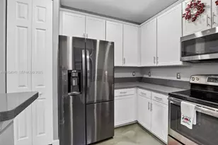 12140 Village Pl, Davie, FL 33325 - Photo 15