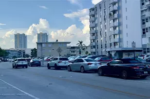 427 Golden Isles Dr, Hallandale Beach, FL 33009 - Photo 31