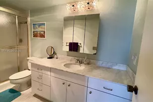 427 Golden Isles Dr, Hallandale Beach, FL 33009 - Photo 21