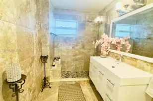 329 SE 3rd St, Hallandale Beach, FL 33009 - Photo 25