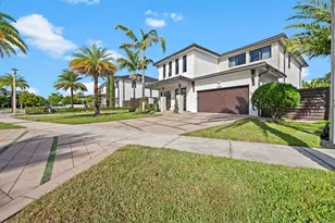 8723 NW 161st Terrace, Miami Lakes, FL 33018 - Photo 3