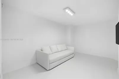 17111 Biscayne Blvd #1110, North Miami Beach, FL 33160 - Photo 39