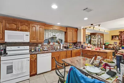 4141 W 4th Ave, Hialeah, FL 33012 - Photo 33