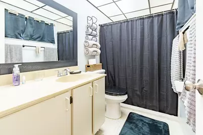 6491 NW 190th Ter, Hialeah, FL 33015 - Photo 21