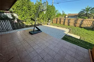 8511 NW 11th St, Pembroke Pines, FL 33024 - Photo 15