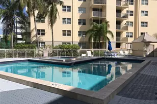 8215 Lake Dr, Doral, FL 33166 - Photo 15