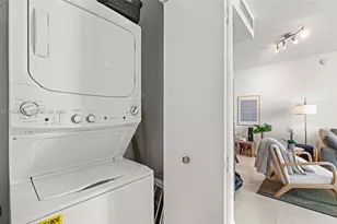 90 SW 3rd St, Miami, FL 33130 - Photo 19