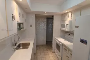 301 174th St, Sunny Isles Beach, FL 33160 - Photo 5