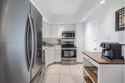 5601 Collins Ave #1019, Miami Beach, FL 33140 - Photo 21