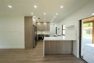 14515 Mahogany Ct, Miami Lakes, FL 33014 - Photo 5