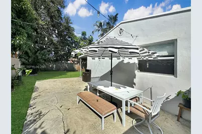 640 SW 6th St, Hallandale Beach, FL 33009 - Photo 11