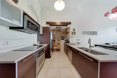 1900 N Bayshore Dr #711, Miami, FL 33132 - Photo 3