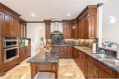 8235 NW 157th Ter, Miami Lakes, FL 33016 - Photo 9