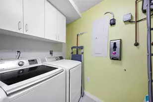 9755 NW 52nd St, Doral, FL 33178 - Photo 9