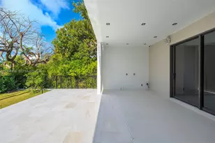 2096 Alamanda Dr, North Miami, FL 33181 - Photo 17