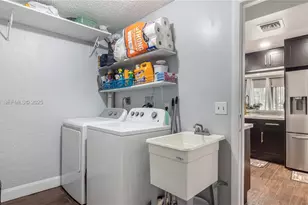 4289 N 76th Ave, Davie, FL 33024 - Photo 25