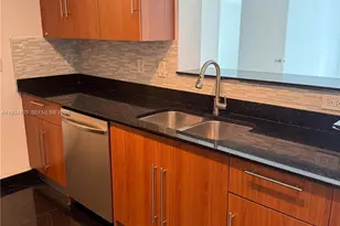 325 S Biscayne Blvd, Miami, FL 33131 - Photo 7