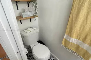 5962 W 18th Ave, Hialeah, FL 33012 - Photo 9