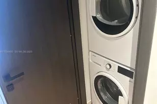 398 NE 5th St, Miami, FL 33132 - Photo 11