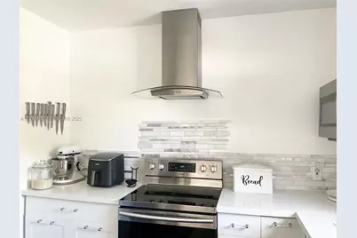 161 NW 145th St, Miami, FL 33168 - Photo 9