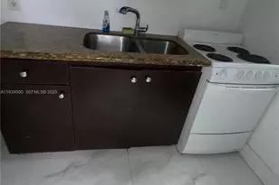 1121 NW 56th St, Miami, FL 33127 - Photo 15