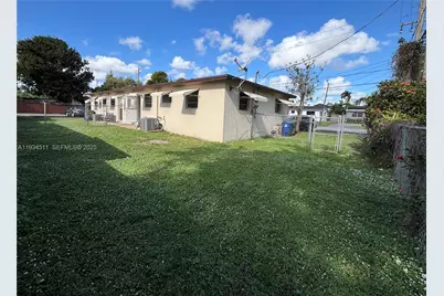 301 SW 10th Ter #1, Hallandale Beach, FL 33009 - Photo 5