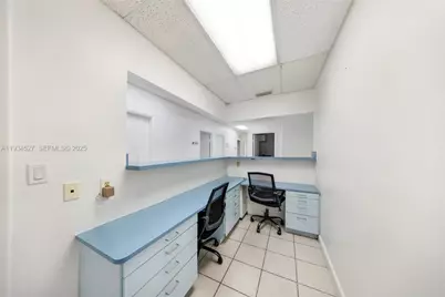700 E 1st Ave, Hialeah, FL 33010 - Photo 11
